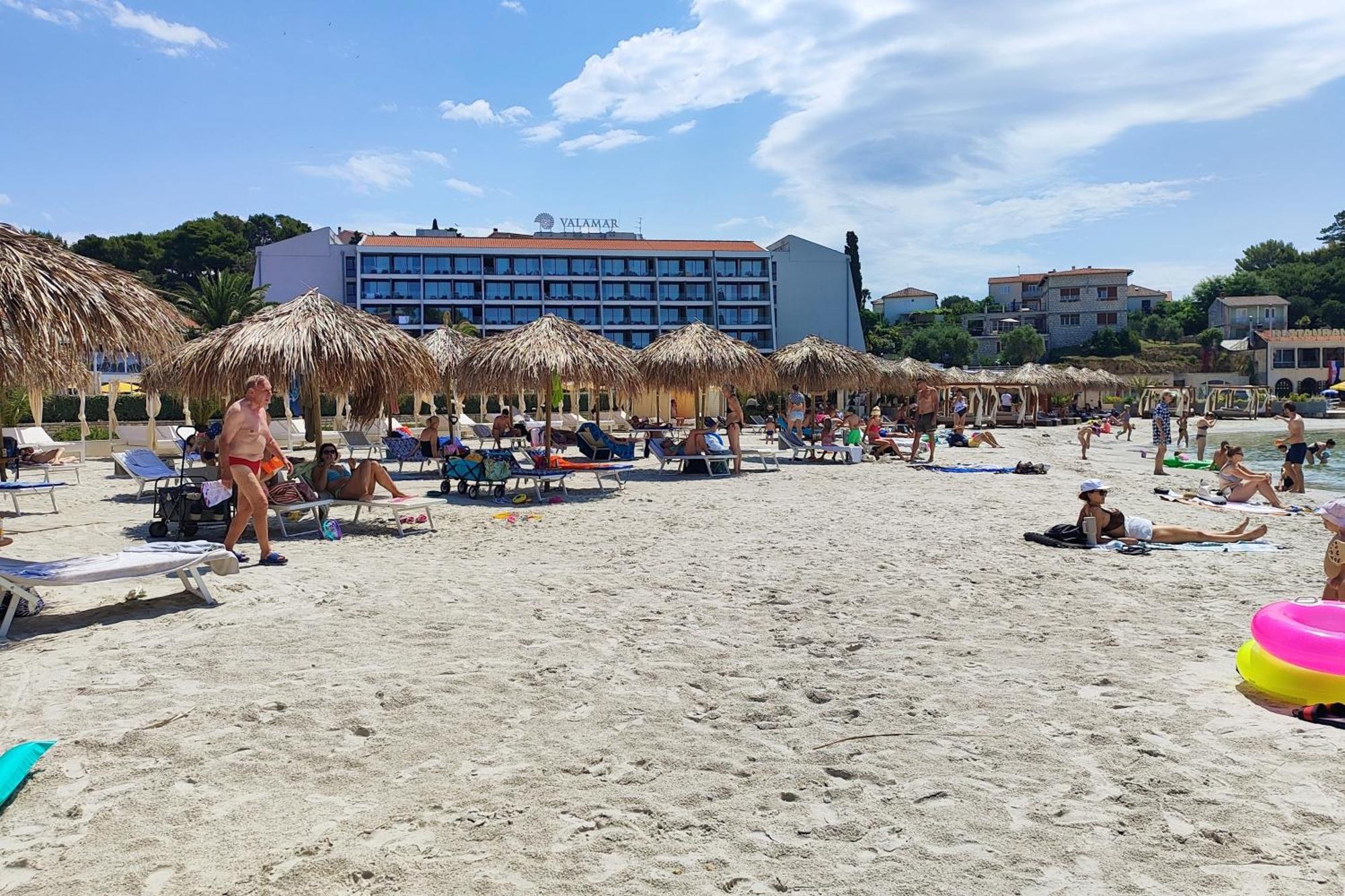 Apartments With A Swimming Pool Banjol, Rab - 11382 Exterior photo